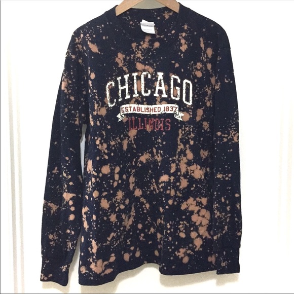 Gildan Other - Chicago Distressed Graphic Tee Navy Size Medium